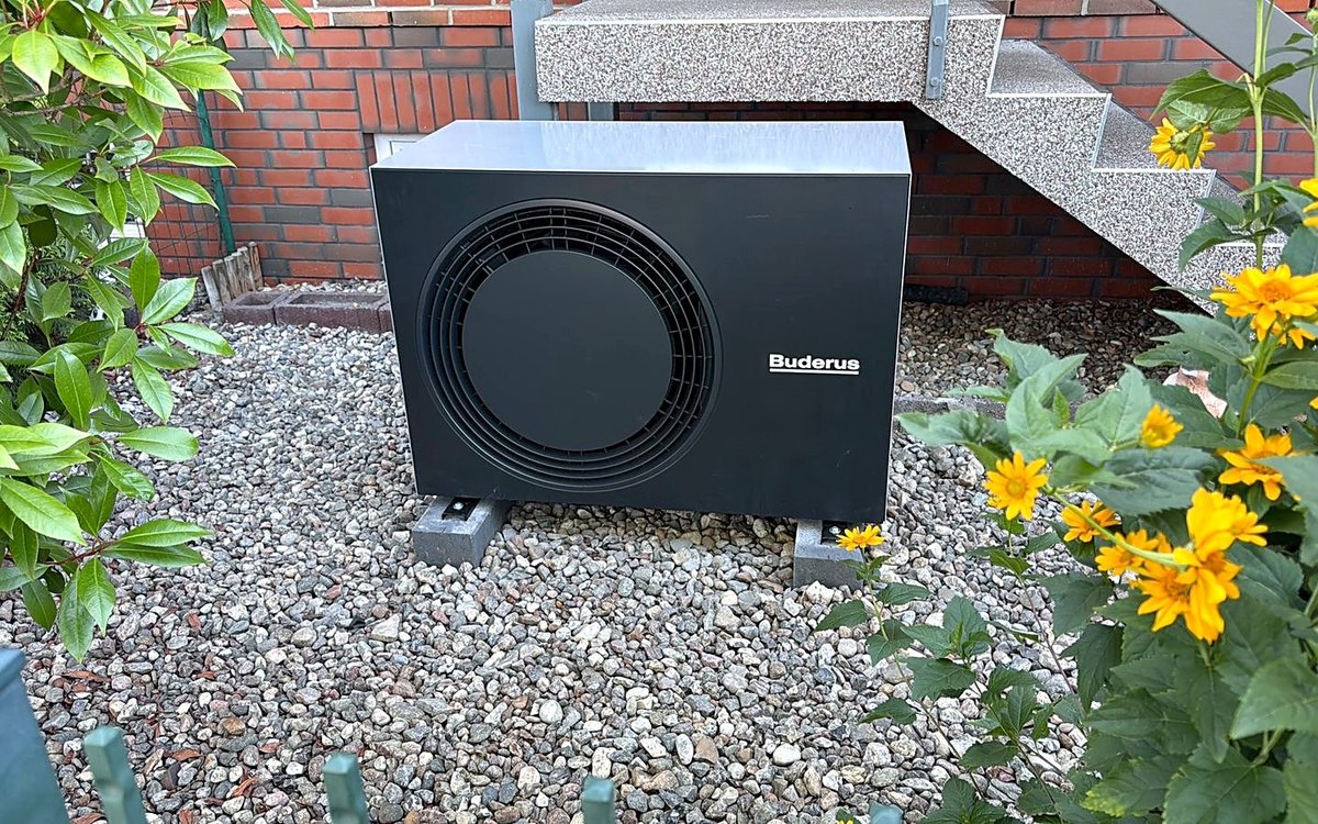 Neue Buderus Wärmepumpe nach dem Rückbau der alten Ölheizung